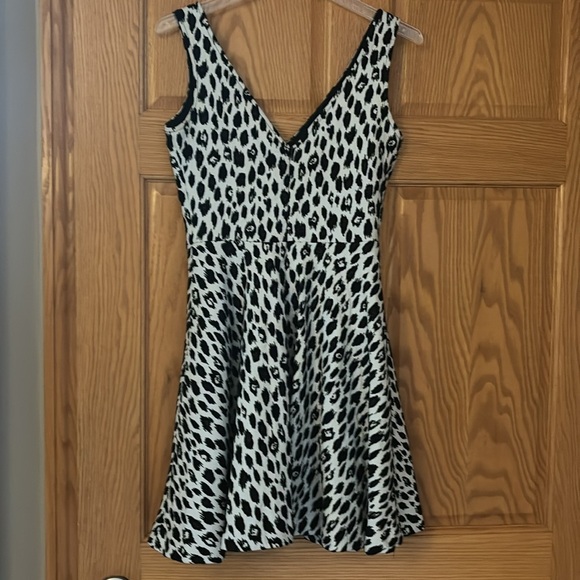 Alberto Malaki Animal Print Dress Small V neck Flounce skirt - Picture 3 of 4
